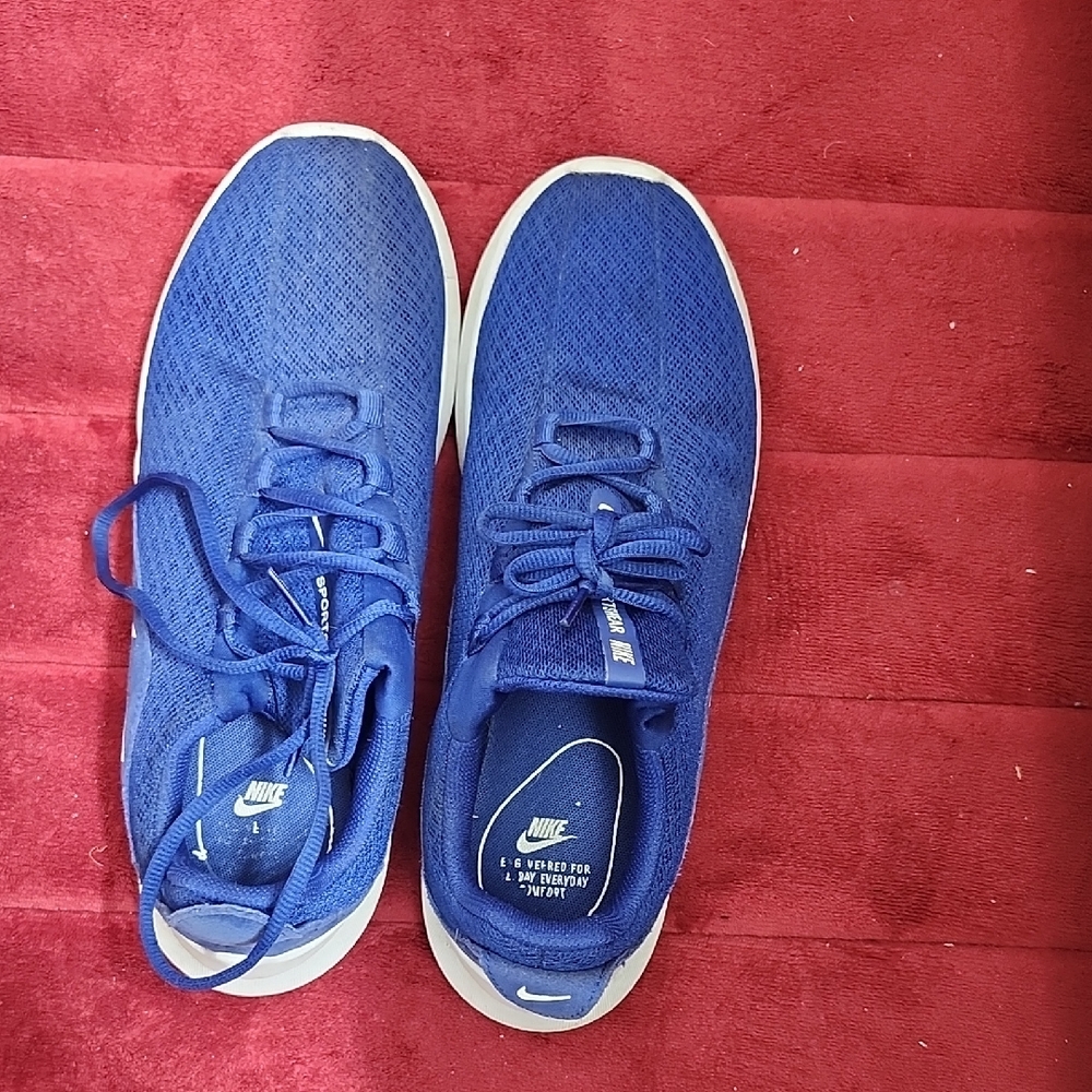 Nike Blue Athletic Shoes Lightweight Breathable Design